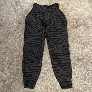 Old Navy Active Women’s Zebra Print Jogger